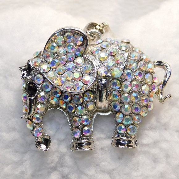 ELEPHANT Pendant Silver tone with chain - Picture 3 of 11